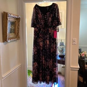 Brand new Adrianna Papell formal gown